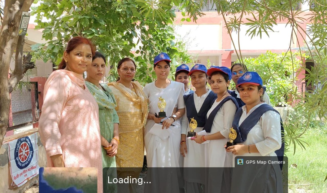 पर्यावरण दिवस के अवसर पर किशोरी रमण स्नातकोत्तर महिला महाविद्यालय मथुरा में प्राचार्या प्रोफेसर पल्लवी सिंह के निर्देशन एवं राष्ट्रीय सेवा योजना की दोनों इकाइयों के तत्वाधान में ऑनलाइन पोस्टर एवं स्लोगन प्रतियोगिता का आयोजन किया गया।